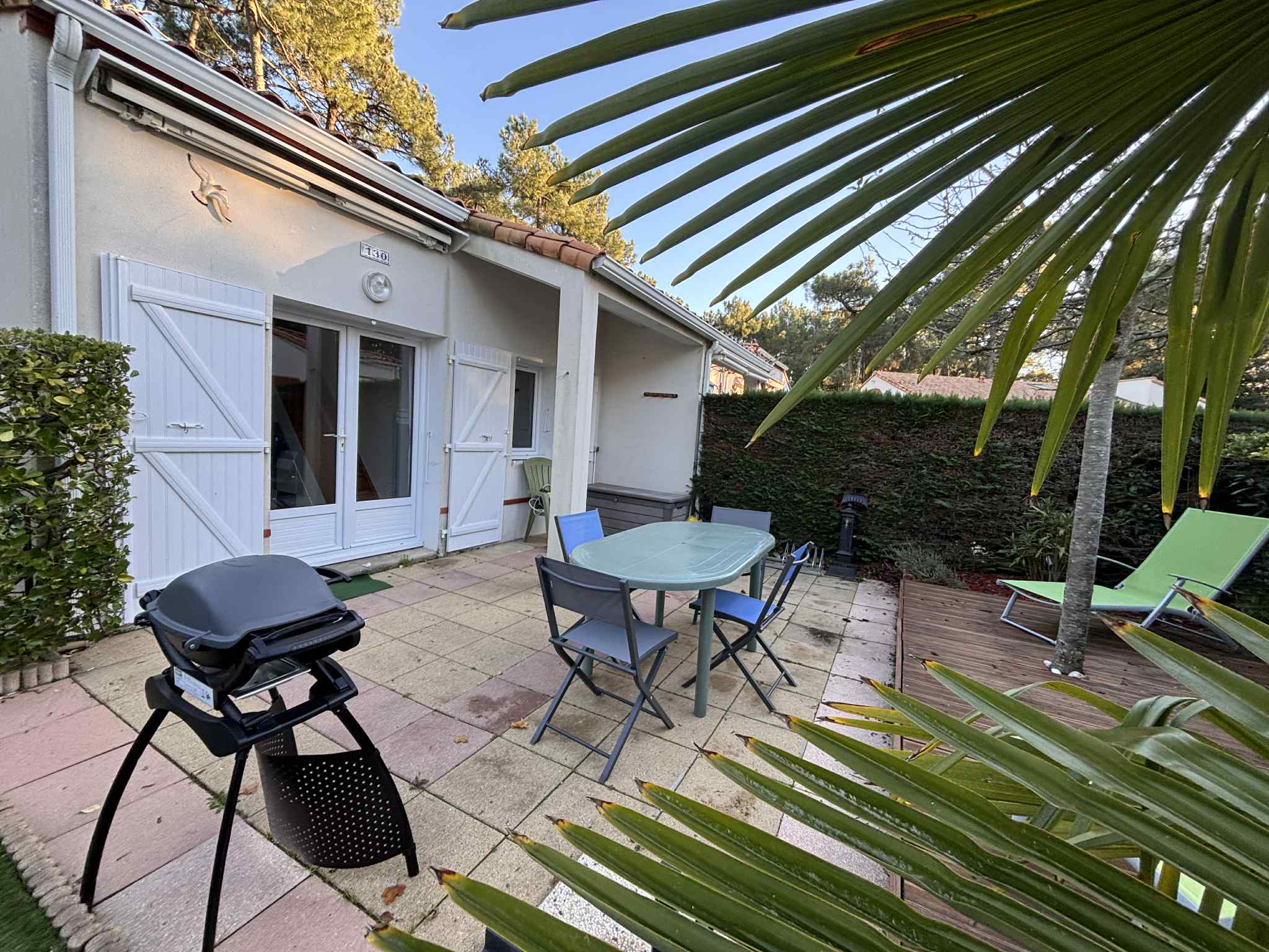 Maisonnette 4 personnes à la grière, 500m de la plage par la pinède et piscine collective dans la résidence